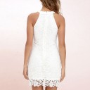 Minikjole i blonde med halterneck 2