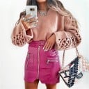 Minisuknia lucida da donna in ecopelle Cerniera lungo tutto il lato Due tasche anteriori con cerniera Anello metallico in vita Spacco corto 3