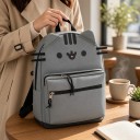 Mochila de gato impermeable 42 x 28 x 11 cm en color gris con orejas y bigotes salientes, así como varios bolsillos con cremallera y un asa de transporte 6