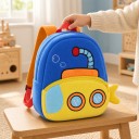 Mochila infantil suave 26 x 24 x 10 cm con diseño de submarino amarillo y burbujas en color azul con bolsillo frontal con cremallera y correas naranjas 3