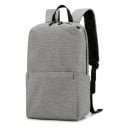 Mochila pequena de nylon com bolso frontal com fecho Compartimento principal com fecho duplo Cabo superior e alças ajustáveis Dimensões 22 2