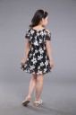 Moderne meisjesjurk met bloemenpatroon J1389 1