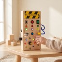 Montessori busy board s LED světly 19,7 x 9,7 x 3 cm Dřevěná senzorická deska s vypínači a klíčem Hračka pro jemnou motoriku dětí 2