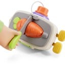 Montessori Busy Board Toaster 15 x 13 x 12 cm Sensorisches Spielzeug mit ausklappendem Toast und Steckdose Kochspiel für die Motorik von Kindern 5