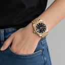 Montres de luxe pour femmes avec pierres à la place des index Fenêtre avec date Lunette cannelée Bracelet doré à cinq rangées Étanche 5 ATM 2