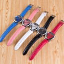 Montres modernes pour femmes avec un cadran triangulaire J921 1
