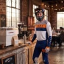 Motocross-Set Trikot und Hose Perforiertes Trikot mit langen Ärmeln und Hose mit Schnalle Polyester und Nylon Blau-weiß mit orangefarbenen 3