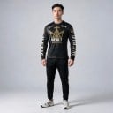 Motocross-Trikot mit langen Ärmeln und großem Motiv einer Krone auf der Brust mit Nummer und Aufschriften auf den Ärmeln für das Fahren 2