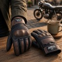 Motocyklové rukavice s dotykovými prstami a perforáciou na chrbte s tvarovaným krytom kĺbov a suchým zipsom v retro štýle unisex 6