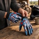 Motokrosové a cyklistické rukavice s celoplošným potiskem kostí v modré barvě s vystouplým vzorem na manžetě pro jízdu v terénu 3