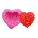 Moule en silicone en forme de cœur avec des roses 1