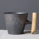 Mug en céramique avec anse en bois 7