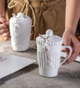 Mug en porcelaine avec couvercle et cuillère 1