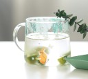 Mug en verre avec des animaux 2
