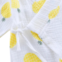 Musselin Baumwolloverall für Neugeborene mit langen Ärmeln und V-Ausschnitt Weißer Unisex Overall mit Ananasmotiv und Schnürschlitzen 2
