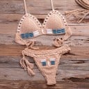 Naisten bikinit simpukoilla 4