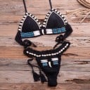 Naisten bikinit simpukoilla 2