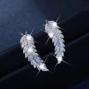 Naisten höyhenkorvakorut 1