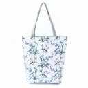 Naisten kangaskassi kukkakuviolla Tilava shoppailulaukku kahdella harmaalla kahvalla ja tasapohjalla 27 x 38 x 11 cm Kangasta ja polyesteriä 5