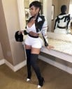 Naisten lyhyt farkkutakki revityillä hihoilla ja selällä Valkoiset langat revityissä kohdissa Käänteinen kaulus Napitus Polyesteri 1