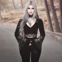 Naisten musta crop-toppi pitkähihaisilla materiaaleilla A1277 4