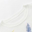 Naisten neulepusero höyhenillä 2