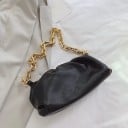 Naisten pehmeä laukku massiivisella kultaketjulla Rypytetty muoto muistuttaa tyynyä Laukku käteen 28 x 14 x 10 cm PU-nahkaa 2
