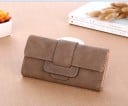 Naisten pitkä lompakko keinonahasta, jossa on läppä ja nappikiinnitys Ikkuna henkilökortille Korttipaikat ja setelit 19 x 2 x 9,5 cm 13