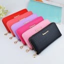 Naisten pitkä lompakko keinonahasta vinoneliökuviolla Vetoketju lompakon reunalla Irrotettava ranneke 19,5 x 10,5 x 2,5 cm 5