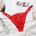 Naisten pitsiset stringit nauhalla ja kimalteleva riipus edessä Ohut kiiltävä sivunauha renkailla Nylon ja spandex Yksi koko 3