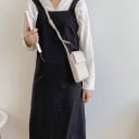 Naisten pystysuuntainen crossbody-kotelo, jossa on etuläppä Minimalistinen litteä muoto Ohut hihna soljella Sileä PU-nahka 13 x 19 x 3