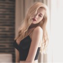 Naisten satiininen crop-toppi 4