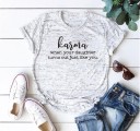 Naisten T-paita, jossa karma-painatus 8