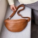 Naisten vyölaukku PU-nahasta puolikuun muotoisena Pääosasto vetoketjulla Leveä säädettävä hihna Vyötärölle tai crossbody 27 x 13 x 7 cm 10