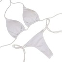 Naisten yksinkertainen kolmiobikini, jossa nauhat niskassa ja sivuilla. Minimalistinen leikkaus. Uima-asu kesään ja lomaan. 2