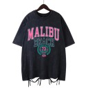 Naisten ylisuuri MALIBU BEACH T-paita, jossa vintage-kuvio ja koristeellinen reunus. Streetwear-toppi. Rentoa kesämuotia. Tyylikästä vapaa-ajan vaatetusta. 1