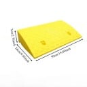 Najazdowa rampa PVC 50×24×7 cm z antypoślizgową powierzchnią do pokonywania wysokich progów i nierówności dla samochodów, wózków i sprzętu 3