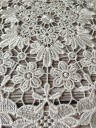 Napperon en dentelle avec des fleurs 3