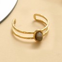 Nastavitelný prsten s oválným kamínkem 18,2 mm, reliéfní obroučka s dvojitou linií, výrazný přírodní motiv 10