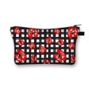 Necessaire feminina com estampado de lábios e beijos. Estojo para maquilhagem e pincéis em poliéster. Fecho de correr com alça. Tamanho 13 x 21,5 28