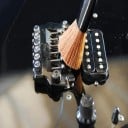 Nettoyeur à deux extrémités pour guitare Brosse à cordes et touche en un seul outil Outil pratique pour l'entretien de la guitare Élimine 5