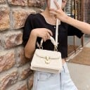 Női crossbody táska fedéllel és lakkozott zár formájú csattal Steppelt minta Ráncolt fül és hosszú pánt PU bőr 20 x 14 x 8 cm 7