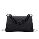 Női crossbody táska klappal és masszív láncos füllel Vékony lánc a vállon Plochý forma PU bőr és poliészter 19 x 11 x 3 cm 6