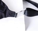 Női fekete deréktáska nylonból 38 x 13 x 16 cm Fő rekesz cipzárral, két csúszkával Zseb cipzárral Pánt fémcsattal és lánccal 6