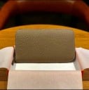 Női hosszú pénztárca valódi bőrből, körben cipzárral Szemcsés felület Lekerekített sarkak Karcsú, elegáns forma Méret 20 x 11 x 2 cm 9