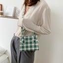 Női kis táska kockás mintával 17 x 13,5 x 7 cm Műbőr Két fül Levehető pánt vállra fém csattal 11