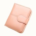 Női kisméretű pénztárca fényes PU bőrből Kompakt méret 11,5 x 9 x 3,5 cm Cipzáras záródás Elülső fül Steppelt design Táskába 6