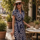 Női midi ruha rövid ujjakkal és V-nyakkal álló gallérral és megkötős övvel sötétkék bézs csíkokkal nyárra 8