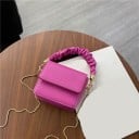 Női mini táska PU bőrből ráncolt füllel a kézben Vékonylánc vállpánt Klipszes zár Méretek 12 x 11 x 6 cm 4
