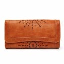 Női pénztárca klappal és perforált ornamentikával Hosszú pénztárca PU bőrből retro stílusban, steppelt klappal 20 x 11 x 3 cm 2